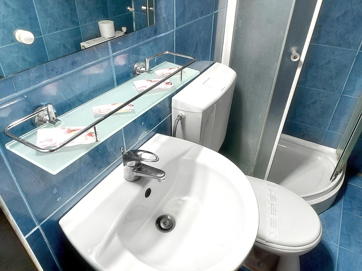Floare De Colt Petrosani Hotel Ngoại thất bức ảnh
