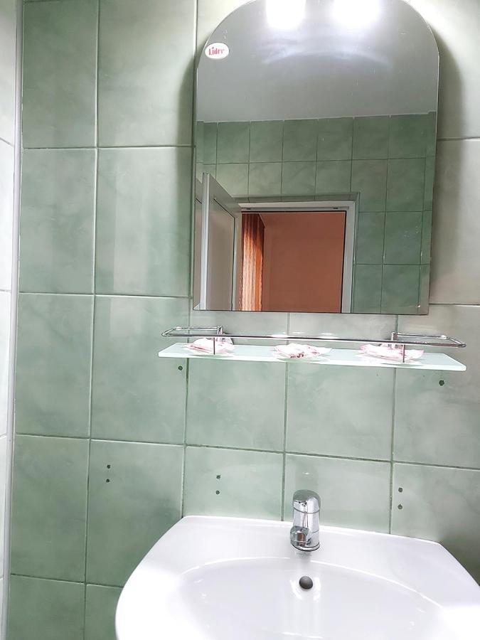 Floare De Colt Petrosani Hotel Ngoại thất bức ảnh